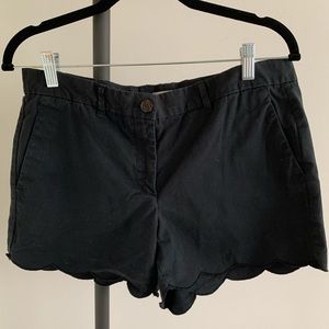 Gap black scalloped edge short. Size 6.